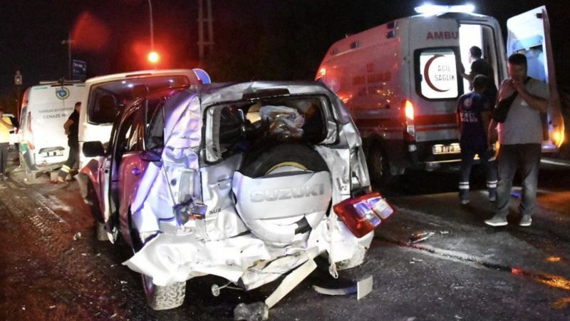 Tekirdağ'da tır, kırmızı ışıktaki araçlara çarptı: 12 yaralı