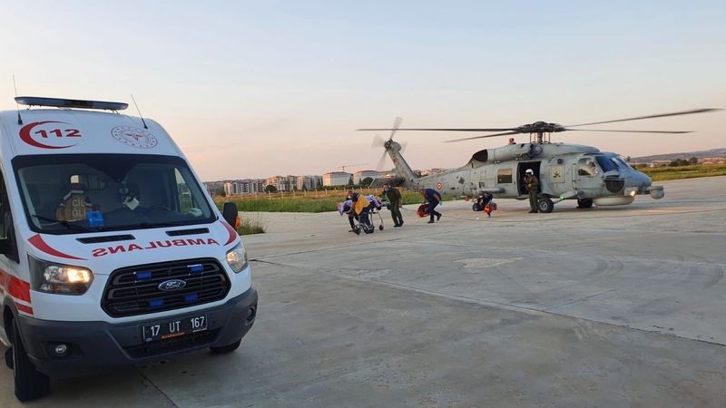 Gökçeada'da acil müdahaleye ihtiyaç duyan kişinin yardımına Mehmetçik koştu