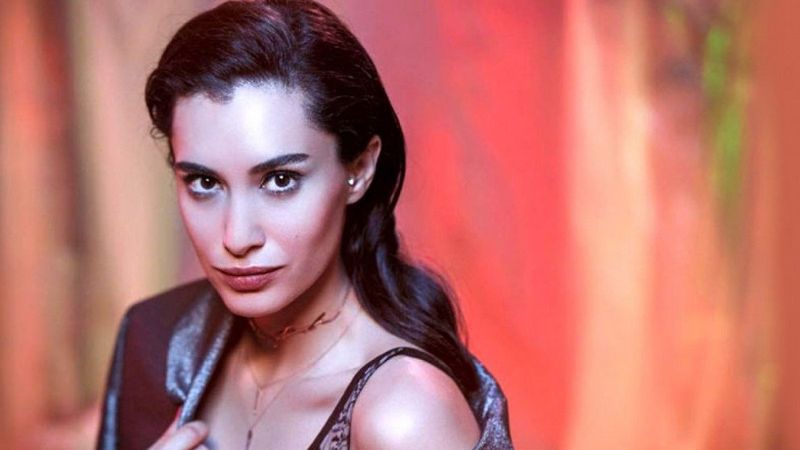 Hande Doğandemir fiziğiyle büyüledi! 'Ateş ediyorsun maşallah'