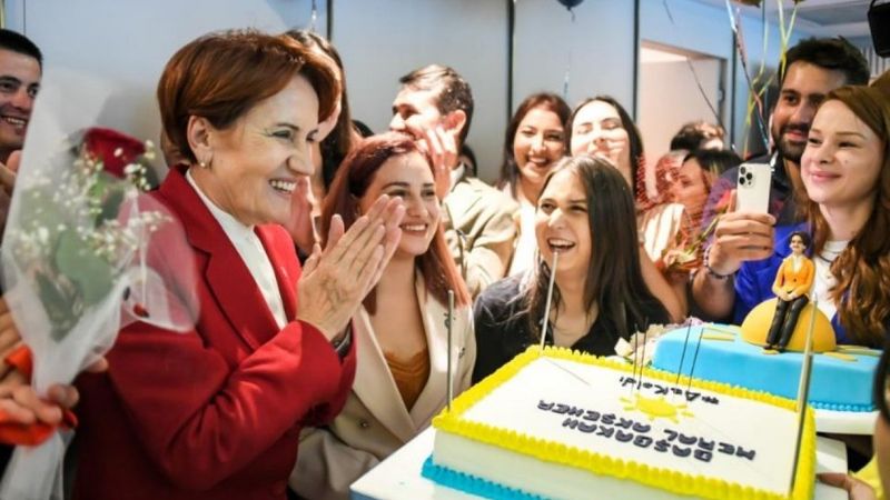Meral Akşener'e doğum günü sürprizi