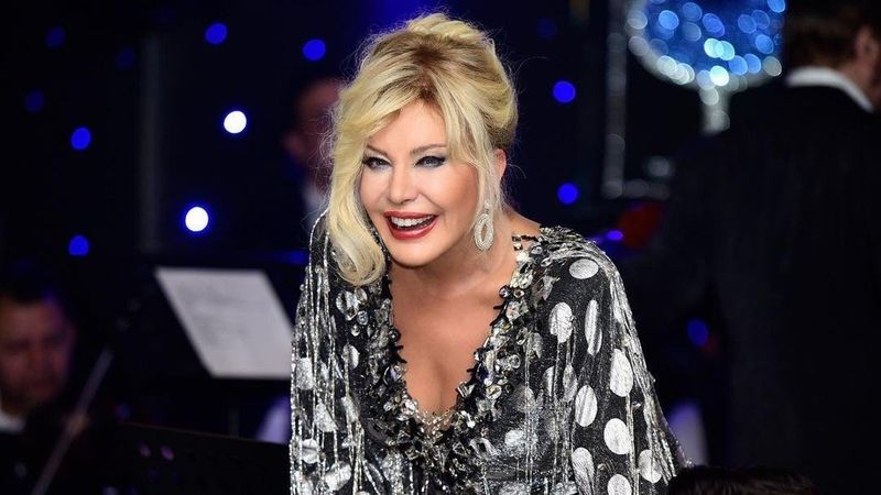 Emel Sayın o fotoğrafıyla gönderme yaptı! 'Bir zamanlar photoshopa gerek yoktu..'