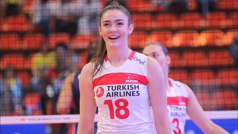 Zehra Güneş güzelliğiyle Portekiz'i salladı! 'Şiir gibisiniz maşallah'