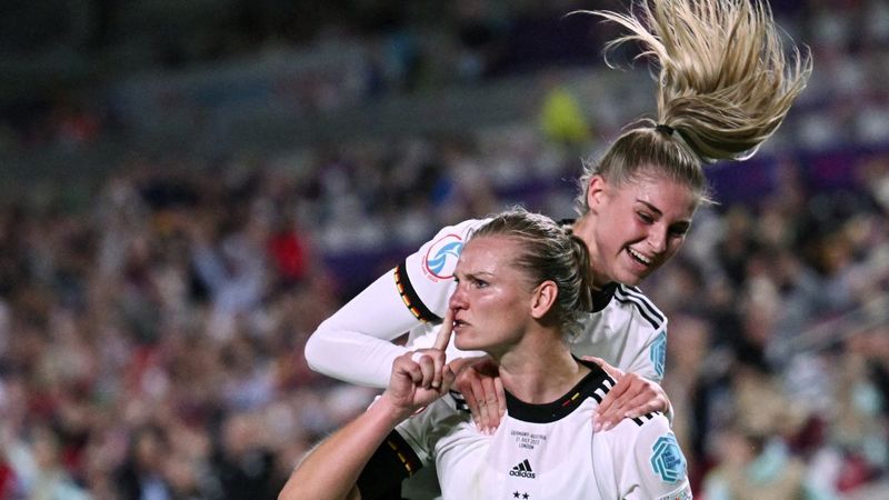 Avrupa Kadınlar Futbol Şampiyonası'nda Almanya yarı finalde