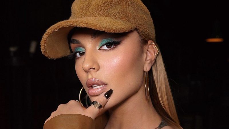 Survivor Berna'nın kardeşi Berrin Keklikler cesur pozlarıyla olay oldu! 'Ablasından daha güzel'