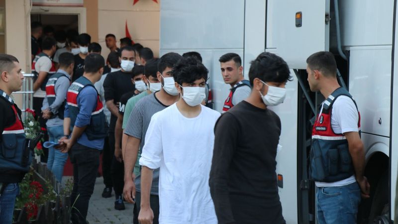 542 kaçak Afgan, ülkelerine gönderildi