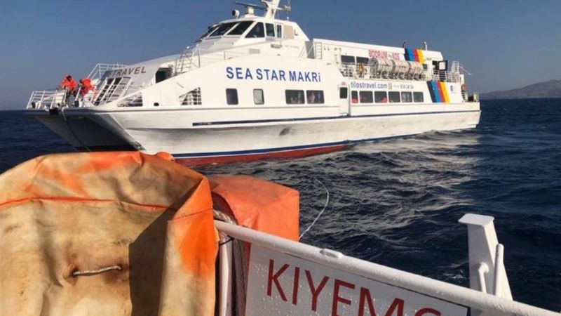 Bodrum-Kos arasında arızalanan feribot, yolcularla birlikte kurtarıldı