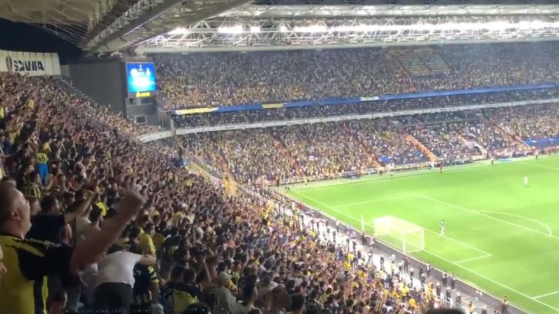 Dinamo Kiev'in golü sonrası Fenerbahçe taraftarından 'Vladimir Putin' tezahüratı