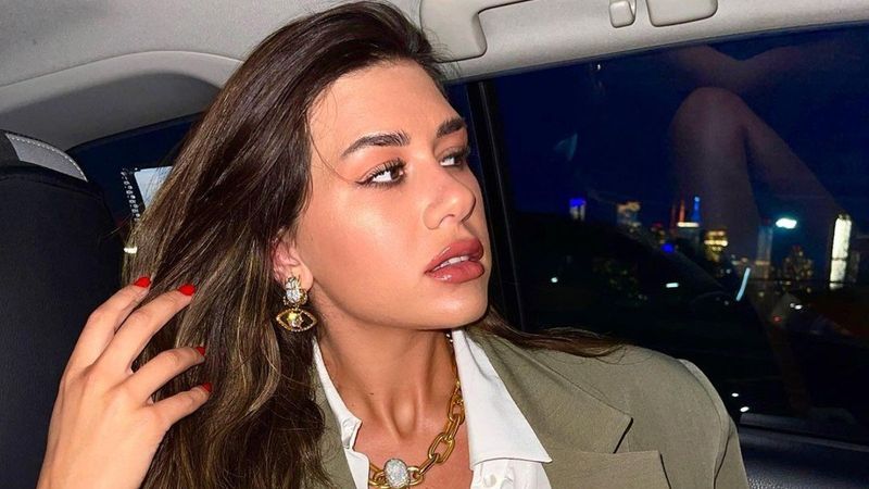 Sibil Çetinkaya mini şortuyla instagramı salladı! 'Yakıyorsun ortalığı'