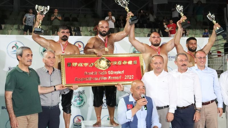 Denizli Yağlı Güreşleri'nde Orhan Okulu başpehlivan