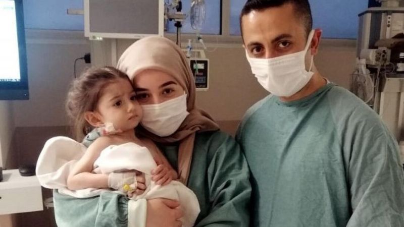 İzmir'de kalp nakliyle yaşama tutunan küçük Asel, yoğun bakımdan çıktı