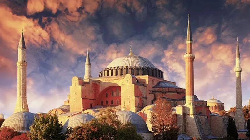 Cuma Namazının Hak'tan gelen davetiyesi: Cuma Suresi