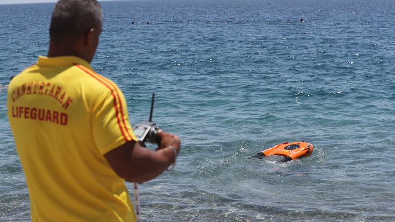 Antalya'da insansız cankurtaran robotu hayat kurtarıyor