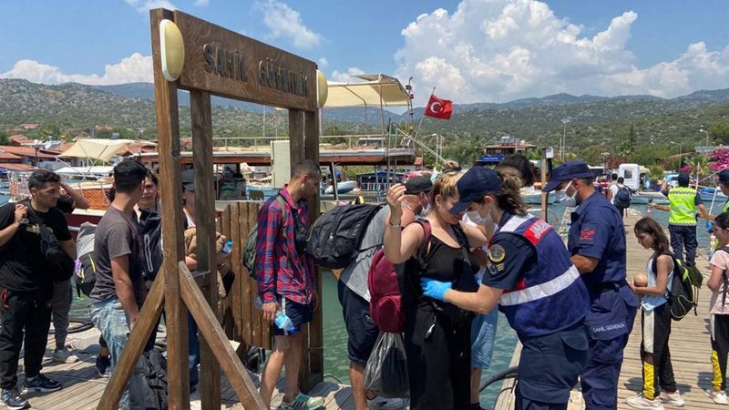 Kekova Adası'nda 20 göçmen daha yakalandı