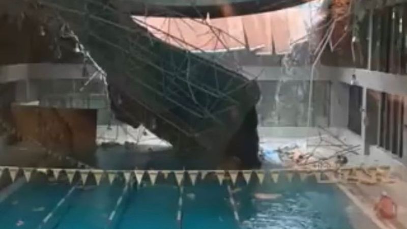 Beykoz’da spor salonunun çatısı yağışa dayanamayıp çöktü