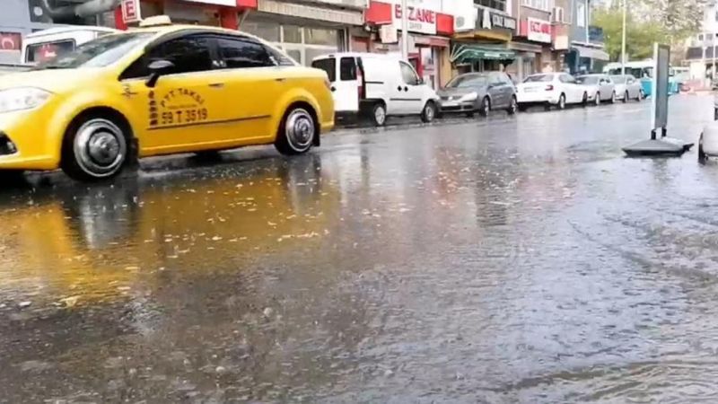 Tekirdağ'da sağanak yağış etkili oldu
