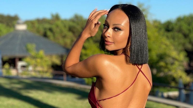 Sihirli Annem'in Toprak'ı Jennifer Boyner dekolteli pozuyla mest etti! 'Göz kamaştırıcı'