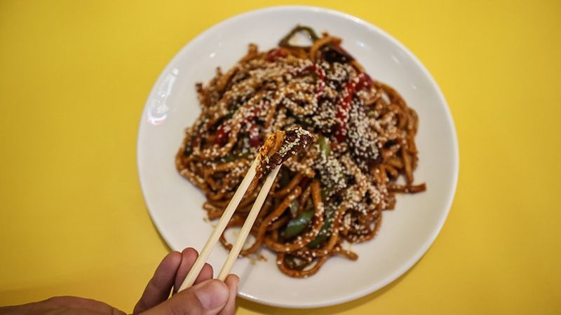 Uygur kavurma makarnası yeni ilgi odağı oldu