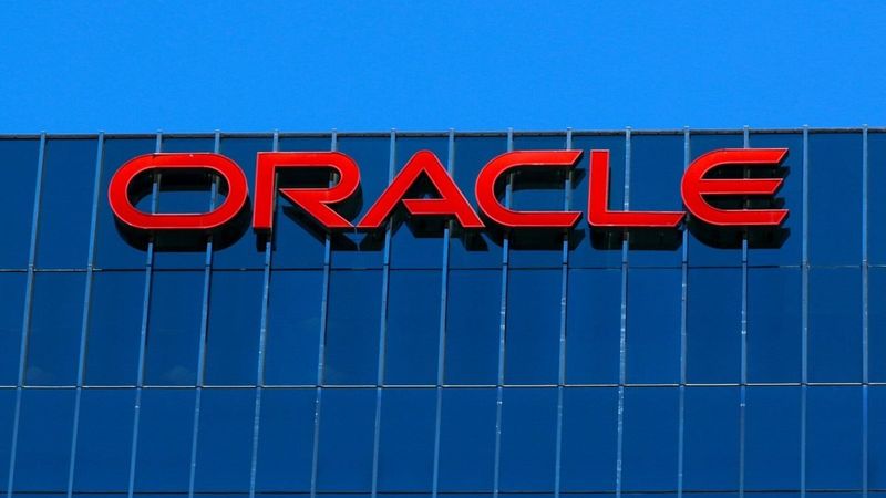 Dünyanın en büyük yazılım şirketlerinden Oracle, kişisel verileri satmakla suçlanıyor