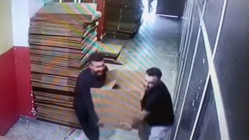 Güngören'de çaldıkları çelik kasayı, karton kutuyla taşıdılar