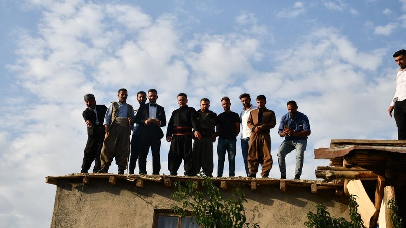 Şırnak'ta 100 yıldır damda gelin karşılanıyor