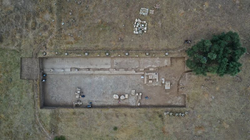 Metropolis'te 1800 yıllık kamusal yapı bulundu