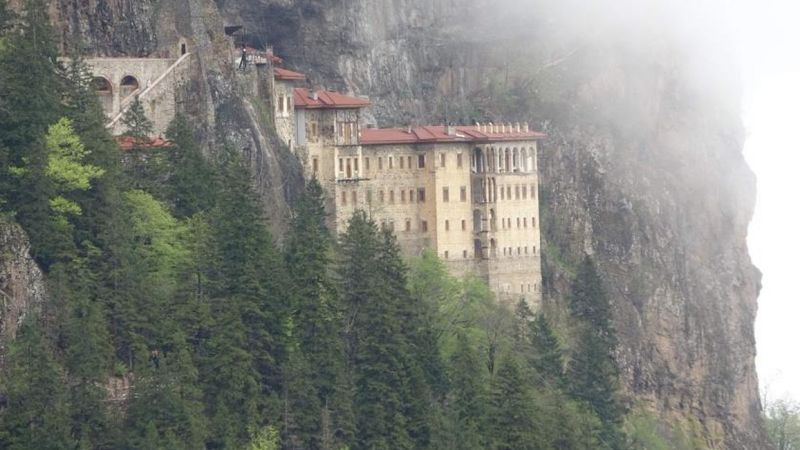 Sümela Manastırı'na ziyaretçi yoğunluğu