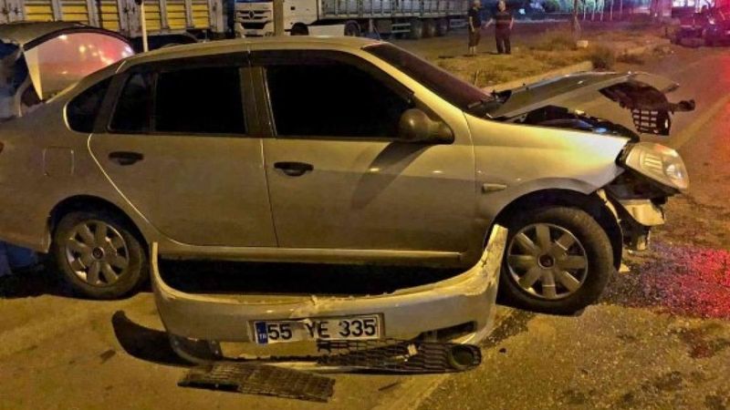 Çorum'da köpeğe çarpmamak için manevra yapan otomobil tır parkına daldı
