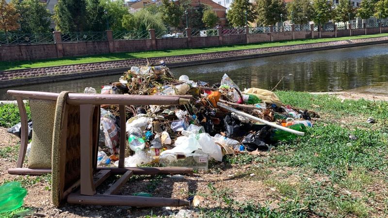Porsuk Çayı kenarındaki çöp görüntüsüne tepki var