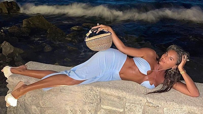 Eda Taşpınar derin dekolteli elbisesiyle pazara gitti! 'Abarttın iyice'