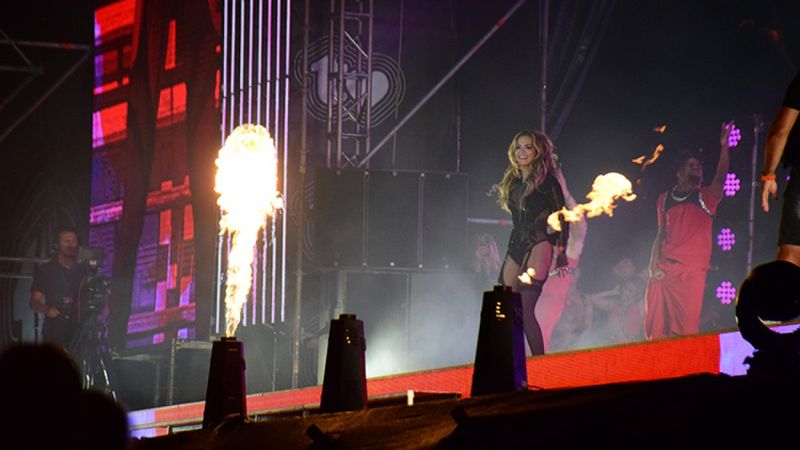 Dünyaca ünlü şarkıcı Rita Ora rüzgarı