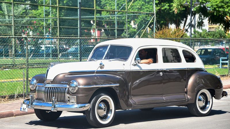 Antalya'da 75 yaşındaki otomobilini, 2 eve değişmedi