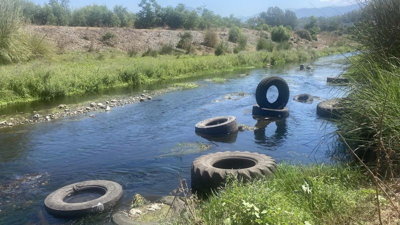 Karaçay Deresi lastik çöplüğüne döndü