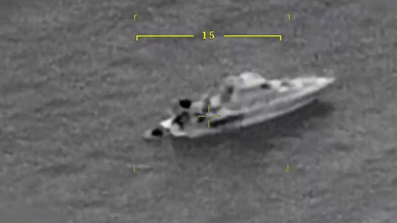 Yunan botu, Bodrum açıklarında göçmenleri itti