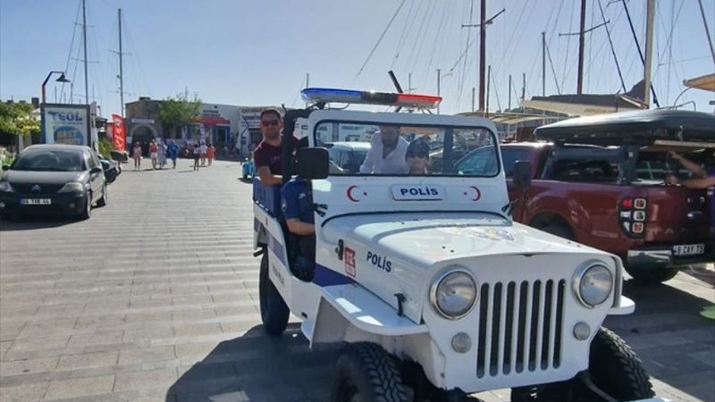 Bodrum'da 1954 model araç yenilenerek turizm polisinin hizmetine verildi