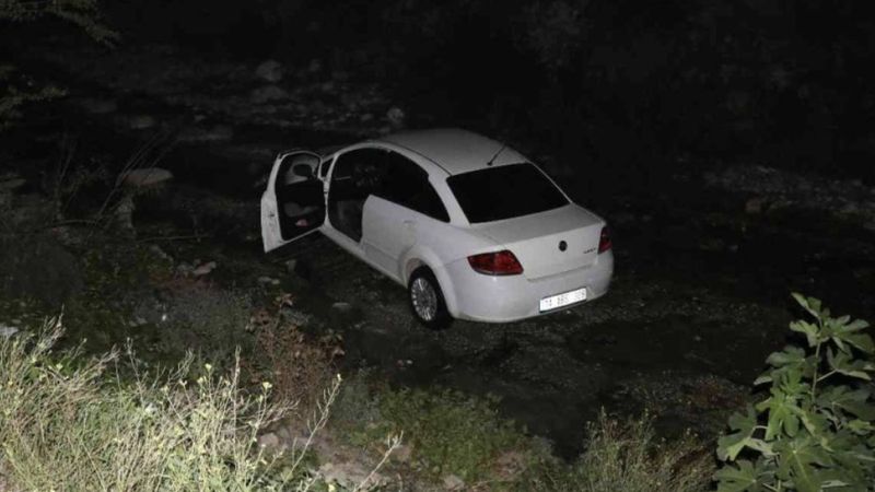 Bolu'da yolu şaşıran alkollü sürücü dereye uçtu