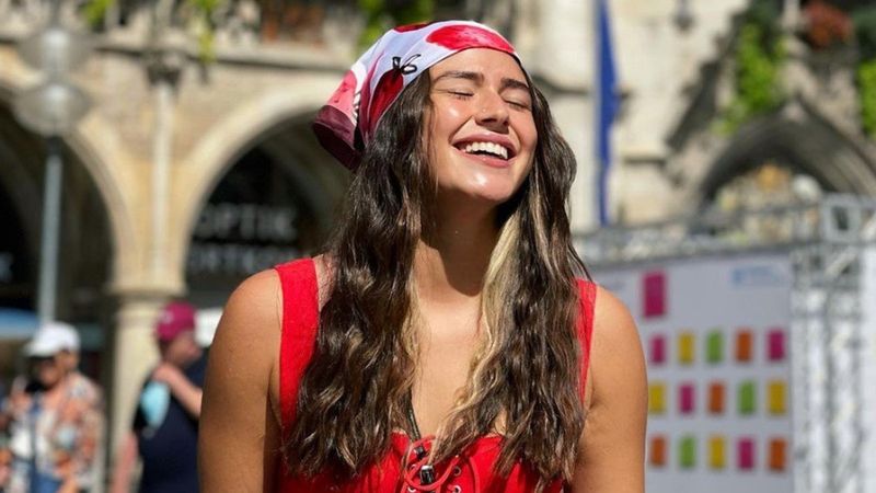 Survivor Ayşe Yüksel'in mini etekli pozları nefesleri kesti! 'Bu fizik gerçek mi'
