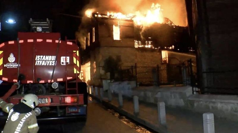 Zeytinburnu'nda Tarihi Merkezefendi Fırını'nda yangın