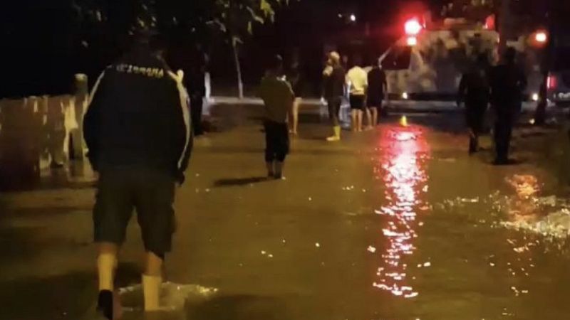 Silivri'de isale hattı borusu patladı, evler su altında kaldı