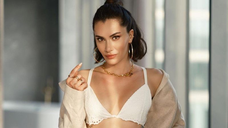 Hande Doğandemir'in ayna pozları instagramı salladı! 'Ortalık yandı'