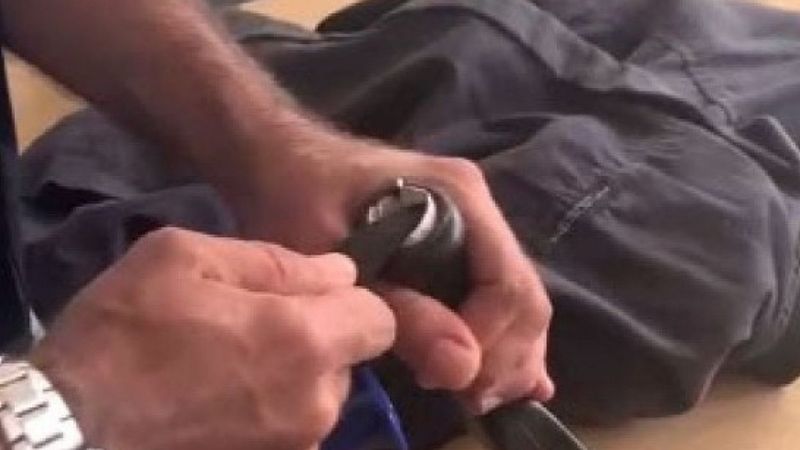 Sivas'ta dilencinin, koltuk değneğine sakladığı parayı zabıta buldu