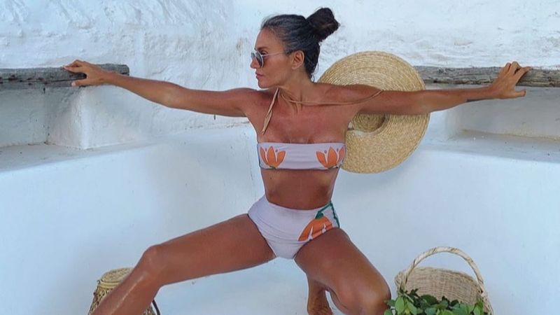 Eda Taşpınar bikinisiyle kayalıklara çıktı! 'Harbi taş gibisin'