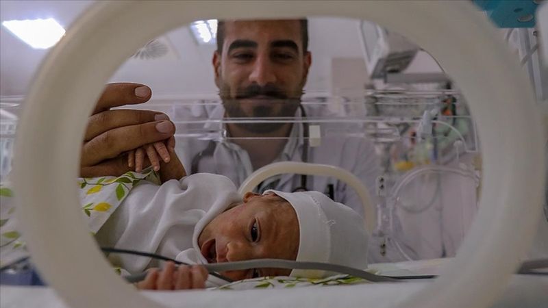 Van'da prematüre doğduğu hastanenin aynı servisinde doktor oldu