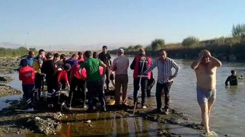 Ağrı'da dereye giren 2 kardeş boğuldu