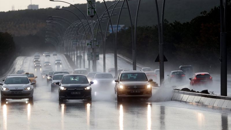 Ankara'da sağanak yağış etkili oldu