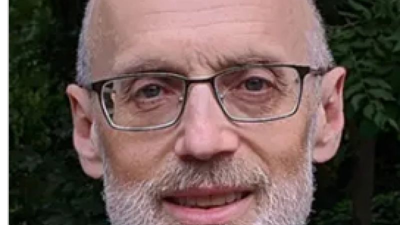 Kraliçeyi Kurtarmak'ın yazarı Vladimir Tumanov çocuklar için yazdı: Ateşten Kaçmak