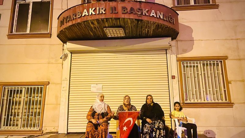 HDP Diyarbakır il binası kaçak kat nedeniyle mühürlendi