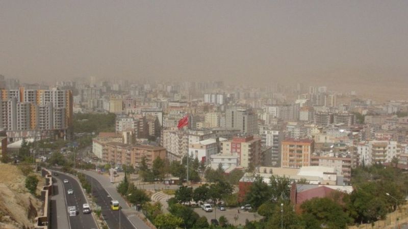 Diyarbakır'da toz taşınımı etkisini sürdürüyor