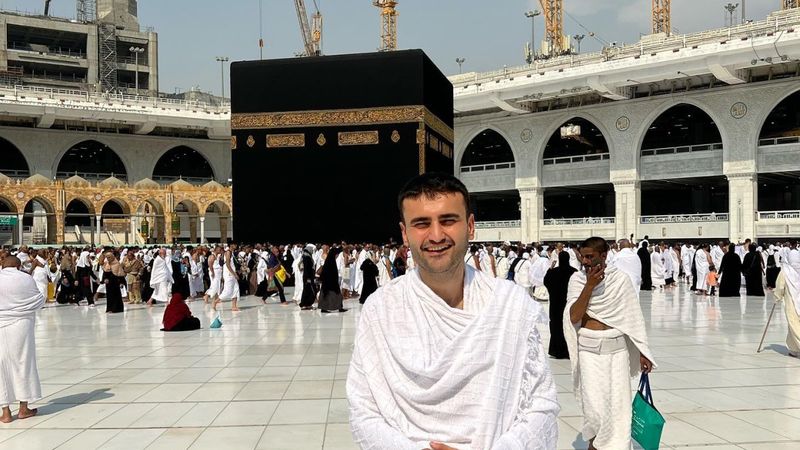 CZN Burak umreye gitti