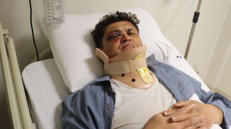 İzmir'de evine giderken fırına girmek isteyen doktor, hasta yakınları tarafından darbedildi