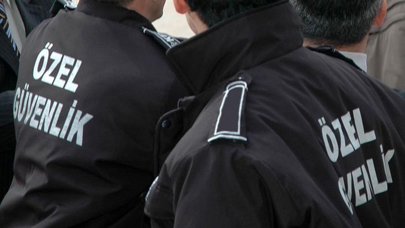 İstanbul’da moto kurye 4 güvenlik görevlisini bıçakladı